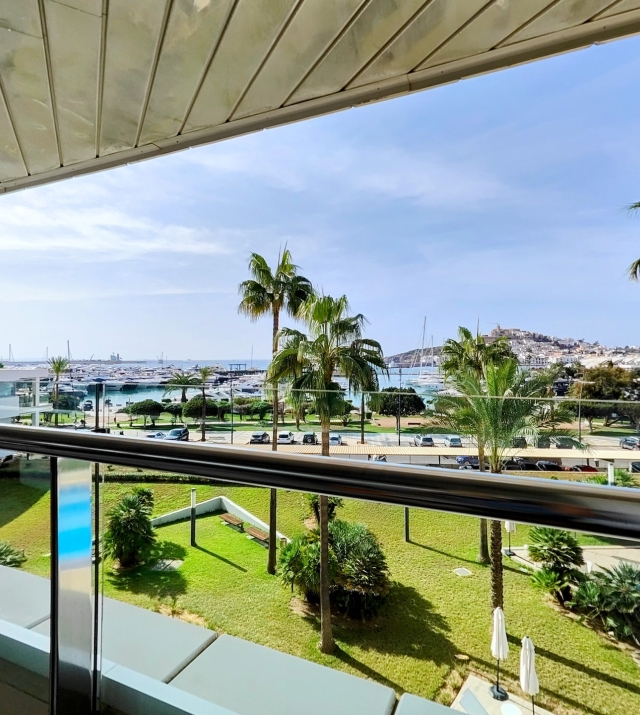 Resa Estates Marina Botafoch Ibiza 4 bedroos te koop sale terrace and views.jpg